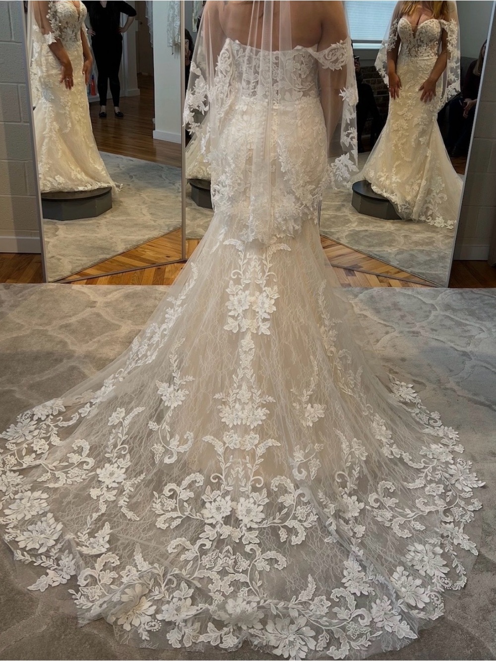 NEVER WORN Lace Appliqué Mermaid Wedding Dress with Cathedral Train- Size 12